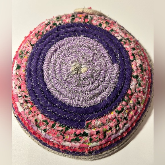 New. Hand-crafted Coiled Rope Basket in Purples and Pinks. - Picture 3 of 4
